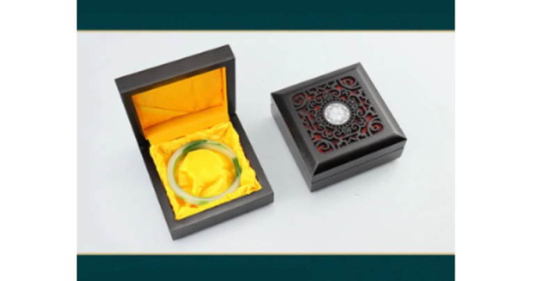 "The Fusion of Contemporary Style and Timeless Elegance: Exploring Modern Wooden Jewelry Boxes"