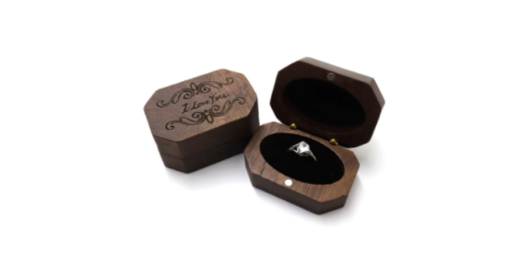"Luxurious Storage: Discovering the Charm of Wooden Jewelry Chests"